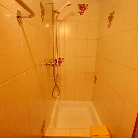 Chesa Munteratsch 2 1 2-zimmerwohnung 202 Typ G